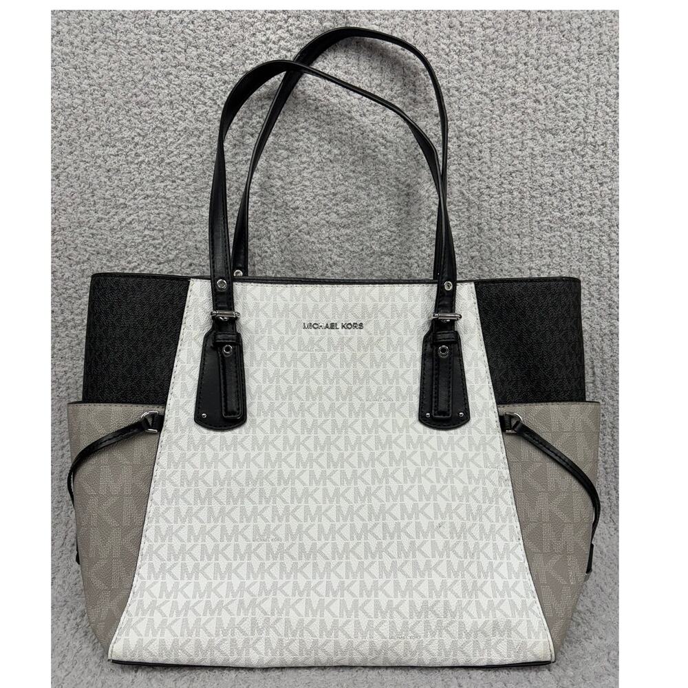Michael Kors Voyager White Colorblock Signature Print Tote Purse #77927